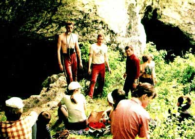 Обследование скальной пещеры