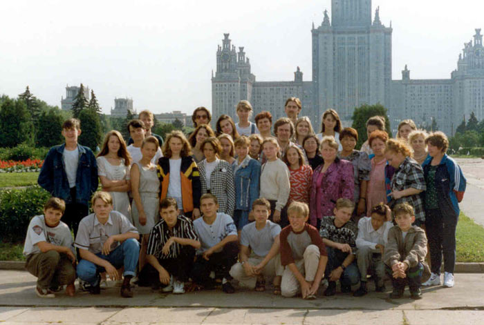 16-22 июля 1996 года - 3-я Всероссийская учебно-методическая Школа-лагерь по полевой экологии, участники на Ленинских горах в день поездки в Москву. Список участников Школы