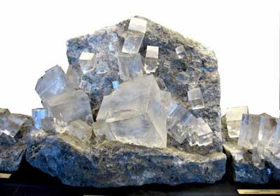 Минерал галит - основа каменной соли (галитита)
