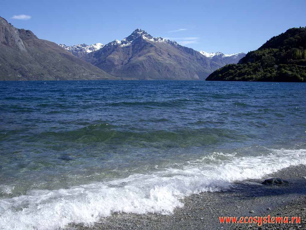 Lake Wakatipu - inland glacial lake (finger lake) (310 meters above sea level)
and Garvie Mountains on the background.
Southern (New Zealand) Alps.
Queenstown area, Otago region, south-east part of South Island, New Zealand