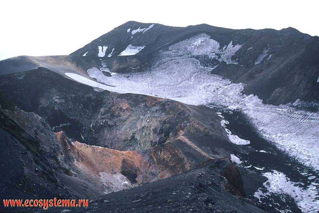 Alaid volcano crater (altitude - 2339 meters above sea level).
Atlasov Island