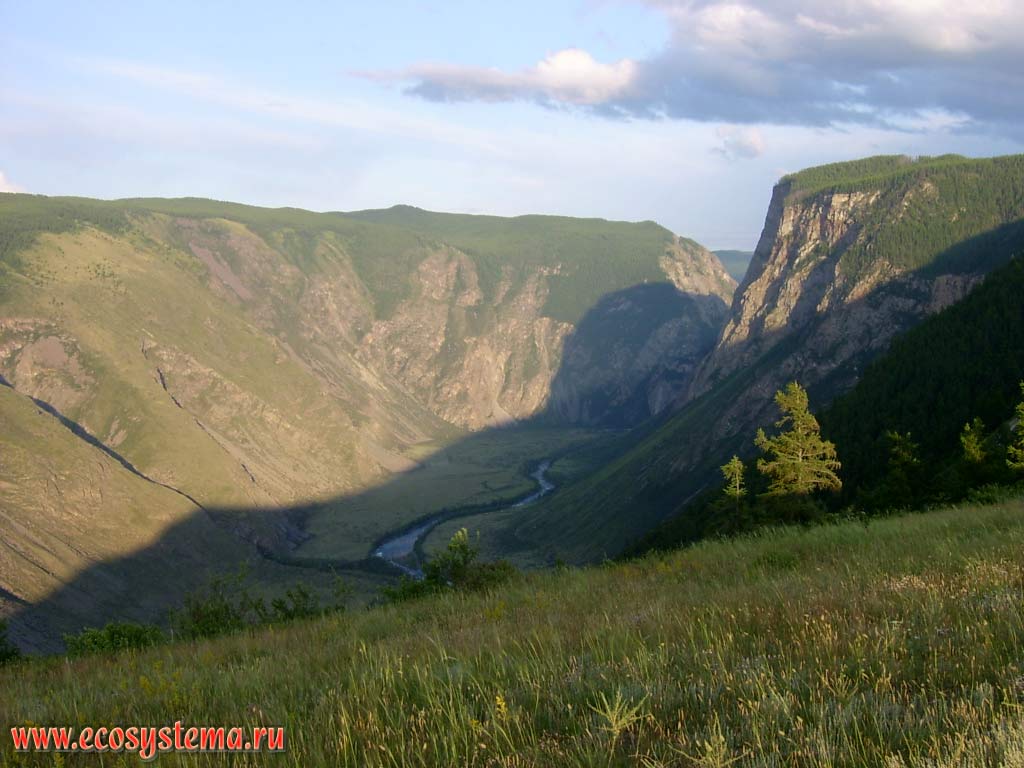 View of the Chulyshman river valley from the edge (cliff) of the Ulagansky plateau. On the opposite side - Chulyshman Plateau and the Altai State Reserve. Ulagansky District, Altai Republic