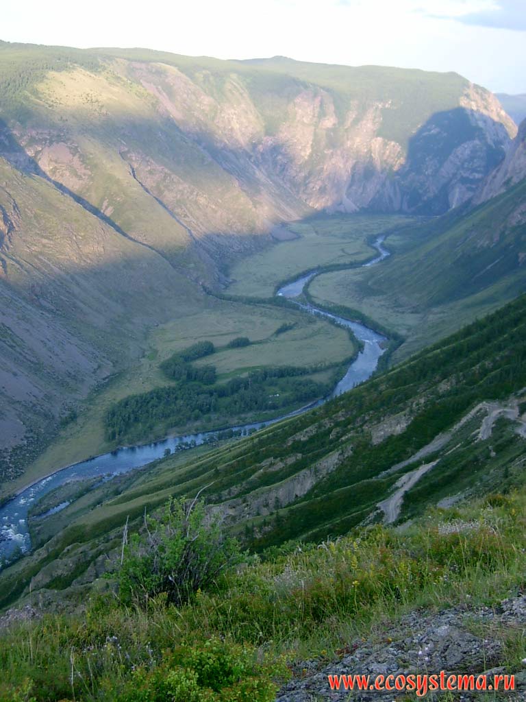 View of the Chulyshman river valley and its meandering channel from the edge (cliff) of the Ulagansky plateau. On the opposite side - Chulyshman Plateau and the Altai State Reserve. Ulagansky District, Altai Republic