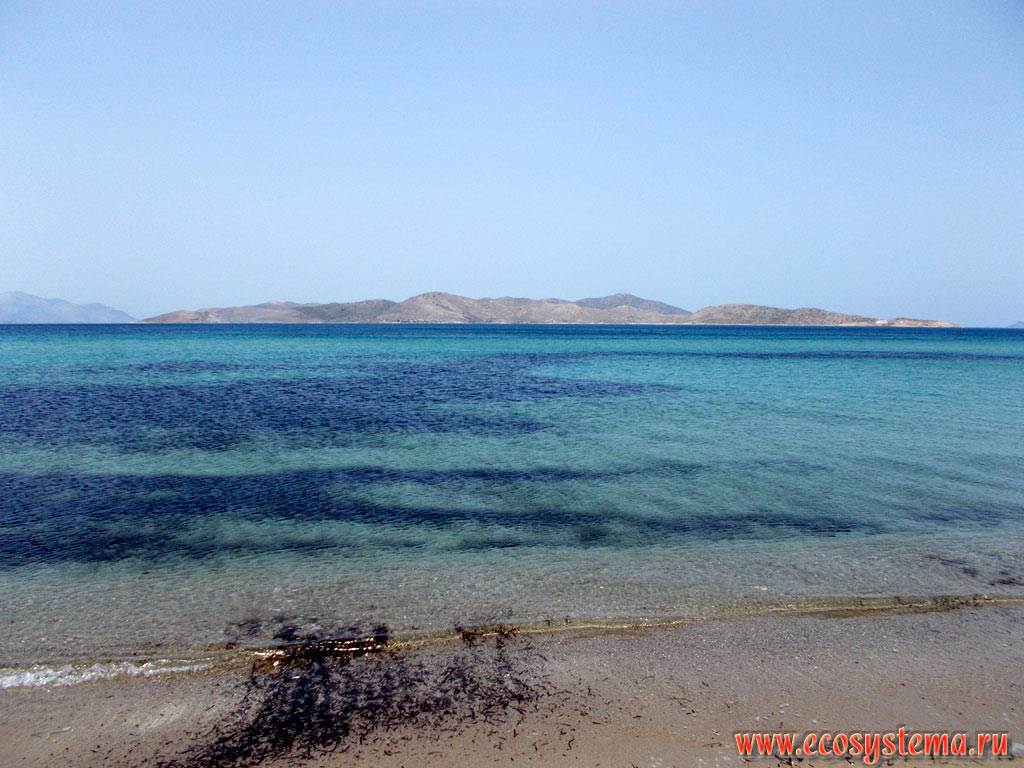 Пролив Эгейского моря, отделяющий остров Кос и остров Псеримос (вдали)