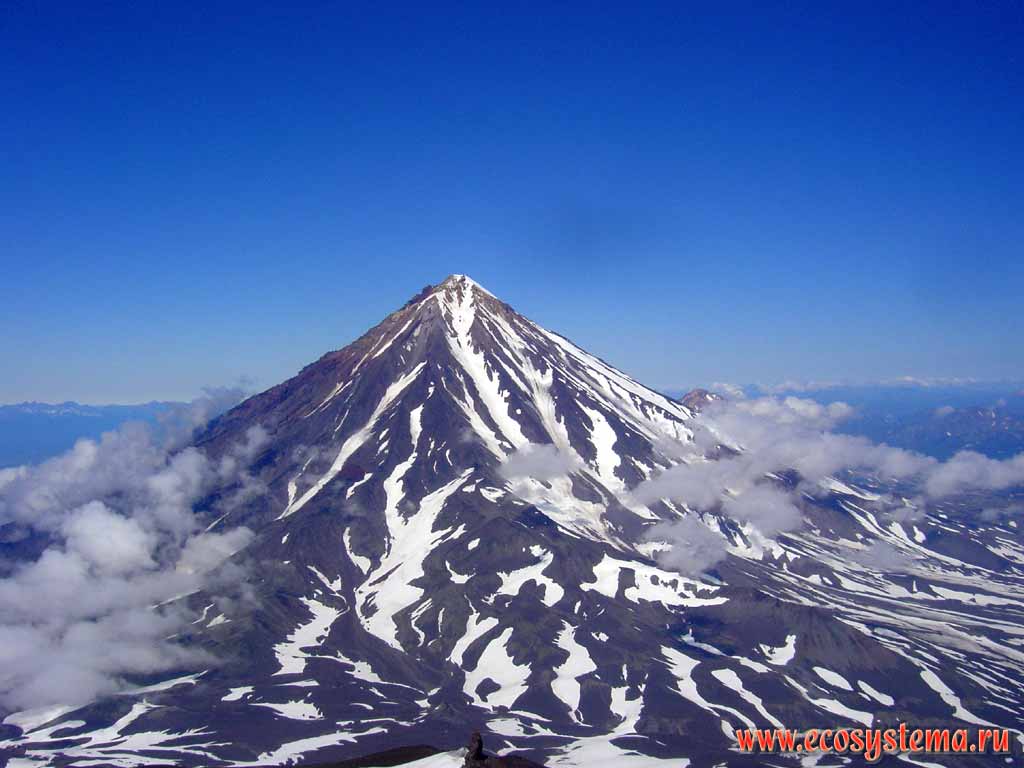 Koriaksky volcano (height - 3456 meters).
View from the neighboring Avachinsky volcano (height 2741 meters)