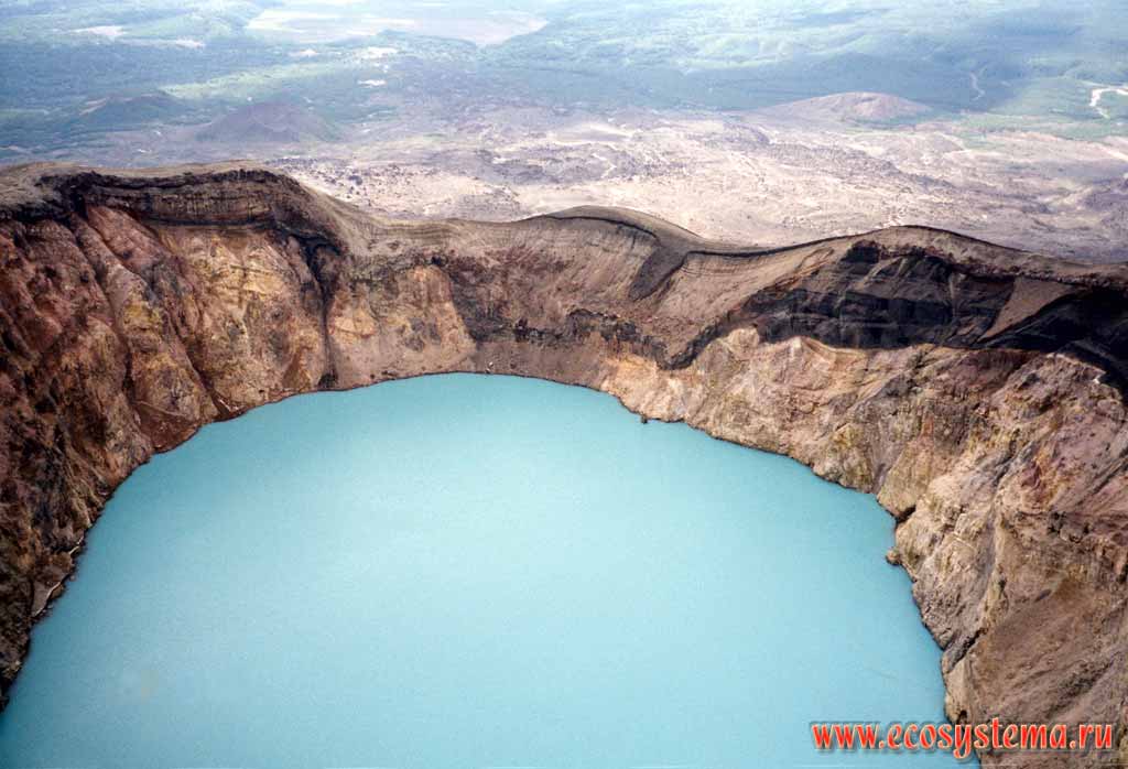 Sulphuric acid crater lake in the Maly Semiachik (Semyachik) volcano (Troitsky crater).
View from the helicopter