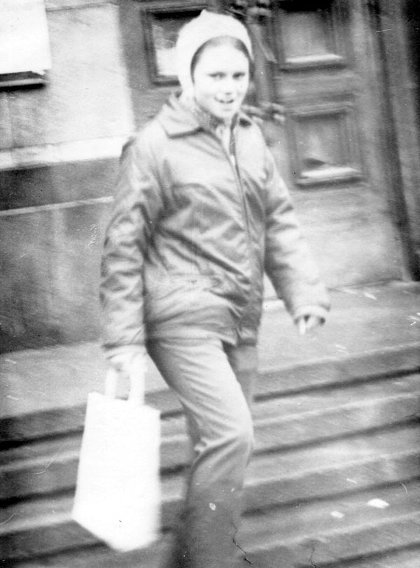 Е.С. Преображенская, 1972 год, на выходе из здания МГУ. Фото А.Данилова