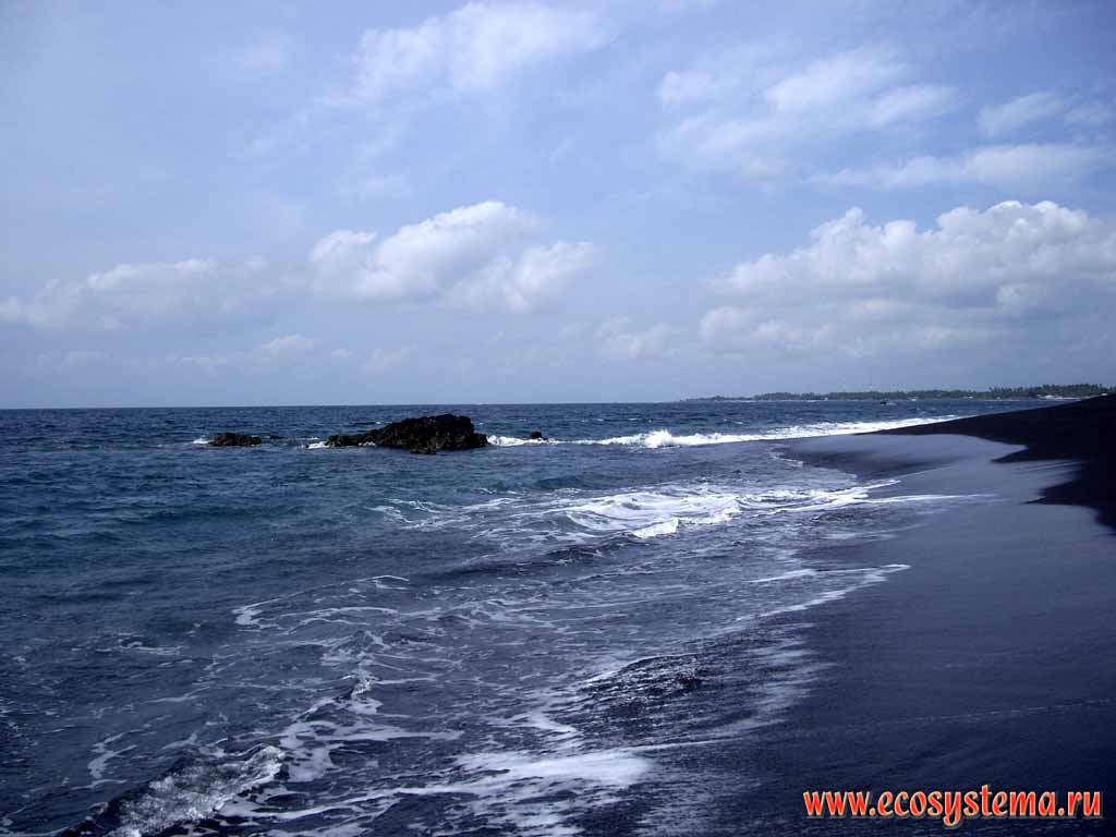 Песчаные пляжи острова Бали. Балийское море