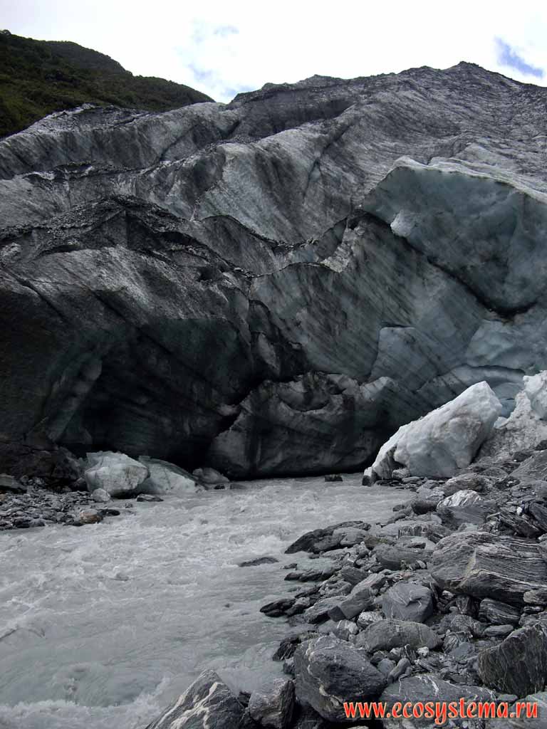 France Joseph Glacier ablation zone (zone of ice thawing and destruction).
Westland National Park, West-coast region, South Island, New Zealand
