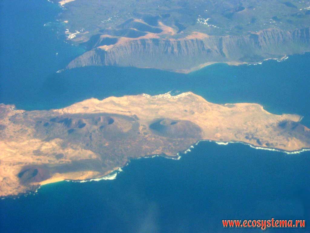 The volcano craters on the Graciosa (La Graciosa) and Lanzarote Islands.
View from the aircraft (10 kilometers). Canary Archipelago