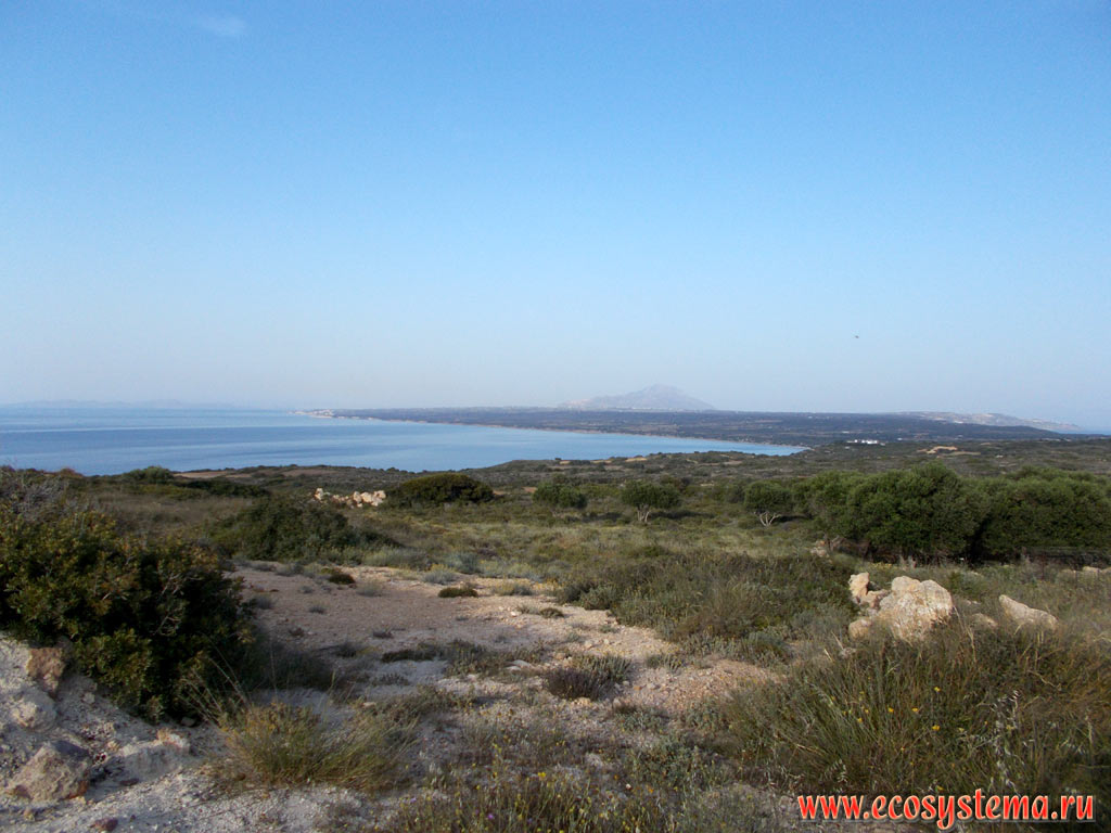 Вид с юго-западного полуострова Кефалос на центральную часть острова Кос с горой Дикеос в центре (высотой 800 метров над уровнем моря), а также залив Эгейского моря