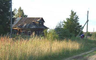 Заброшенный дом в деревне
